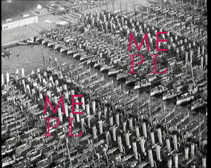 : American Destroyers Sitting Lined Up In Water : American Destroyers Sitting Lined Up In Water