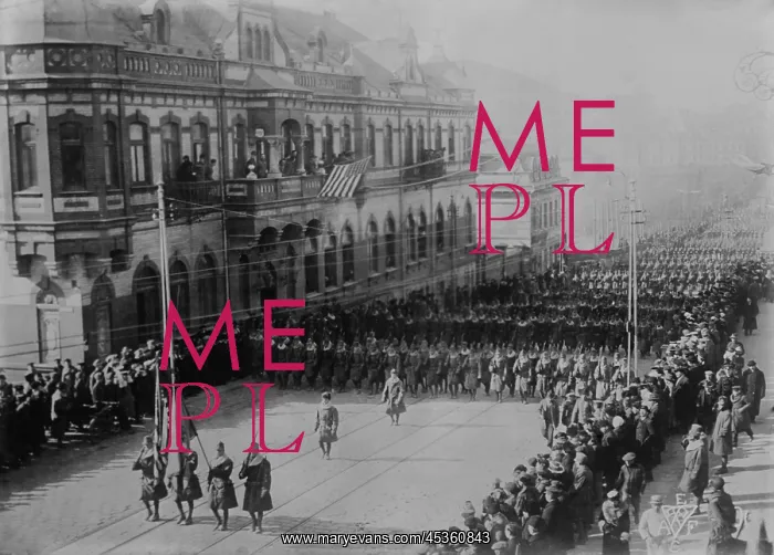 : American Expeditionary Force Siberia march in formation : American Expeditionary Force Siberia march in formation
