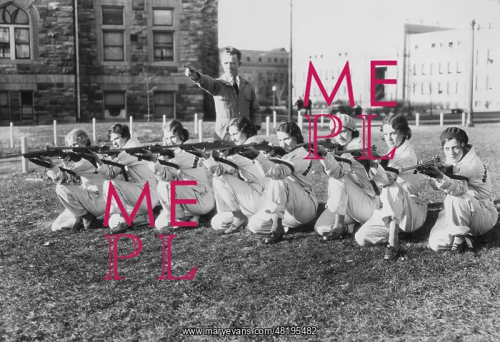 : American female students at target practice, 1931 : American female students at target practice, 1931