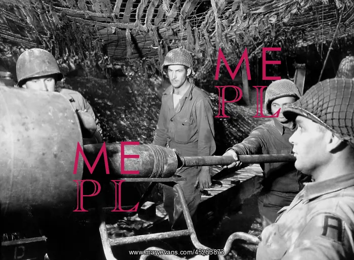 : American gunners load a shell into the barrel : American gunners load a shell into the barrel