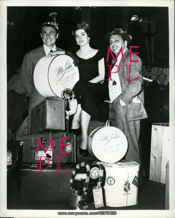 : Two American hat designers and their model : Two American hat designers and their model