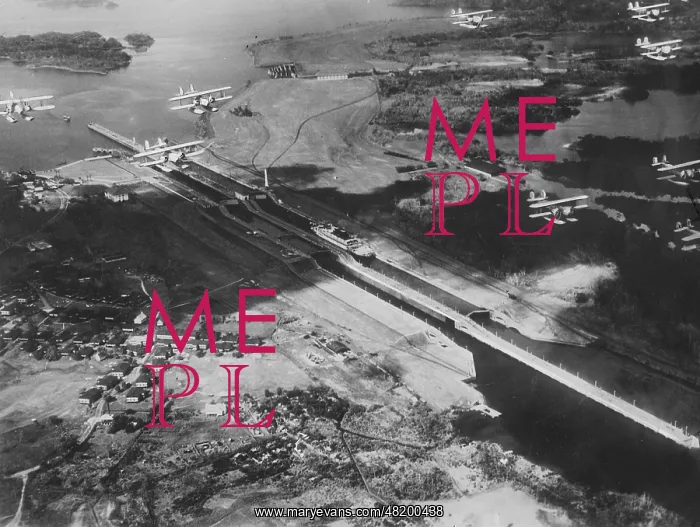 : American maneuver over the Panama Canal, 1933 : American maneuver over the Panama Canal, 1933
