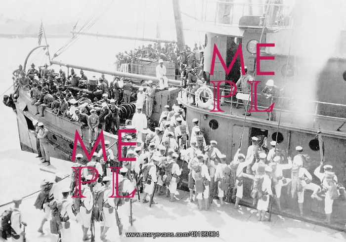 : American Marines return to their ship, 1914 : American Marines return to their ship, 1914