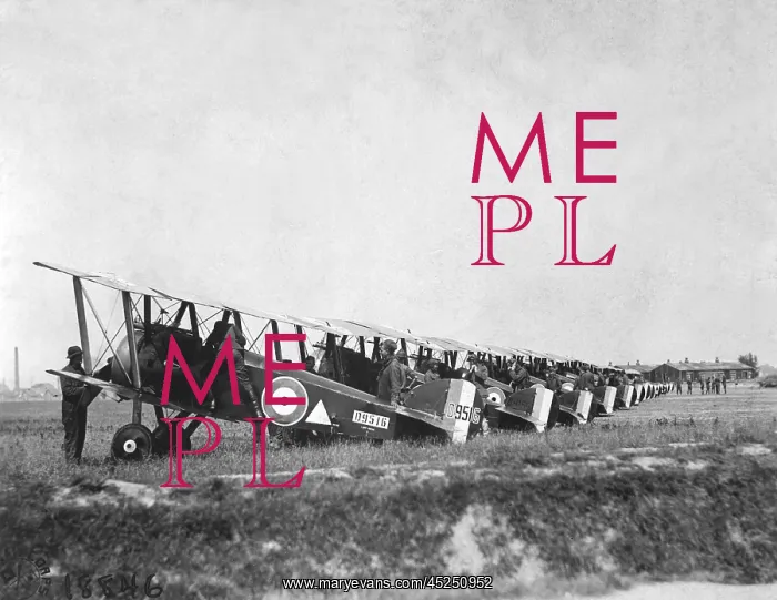 : American pilots and mechanics prepare for daylight : American pilots and mechanics prepare for daylight