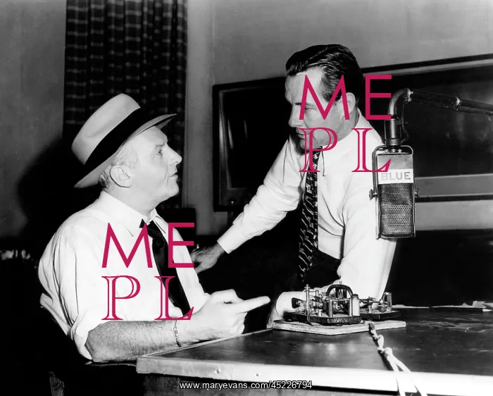 : American radio commentators Walter Winchell ? : American radio commentators Walter Winchell ?