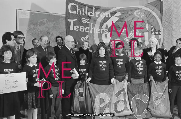 : American schoolchildren visit USSR : American schoolchildren visit USSR