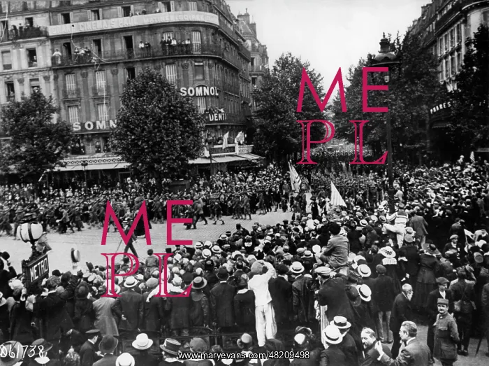 : American troops arriving at Paris : American troops arriving at Paris