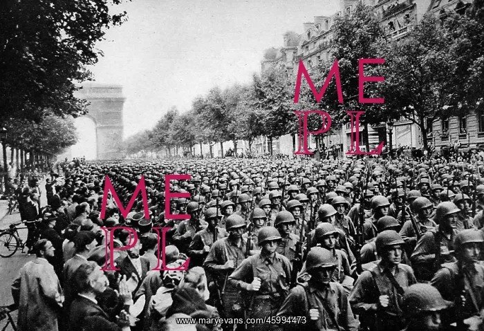 : American Troops marching through Paris; Second World War : American Troops marching through Paris; Second World War