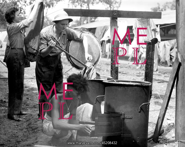 : American WACS (top left), washing laundry ? : American WACS (top left), washing laundry ?