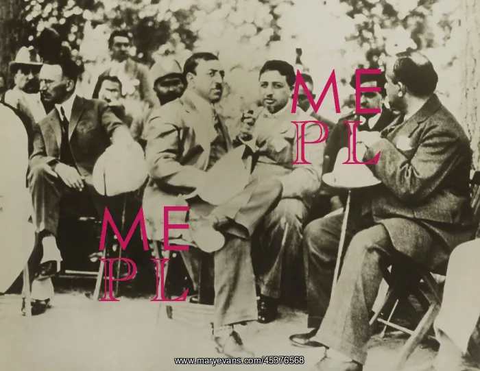 : Amir Amanullah, the King of Afghanistan (center) : Amir Amanullah, the King of Afghanistan (center)