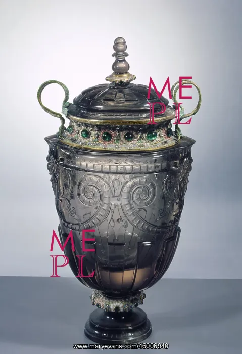 : Amphora. centre piece, amphora with handles and cap : Amphora. centre piece, amphora with handles and cap