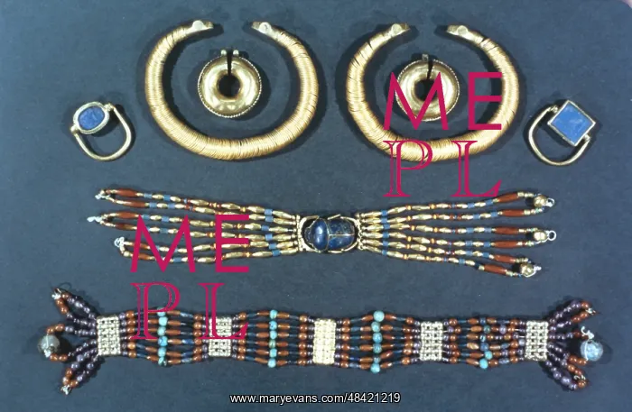 : Ancient Egyptian jewellery. In the centre of : Ancient Egyptian jewellery. In the centre of