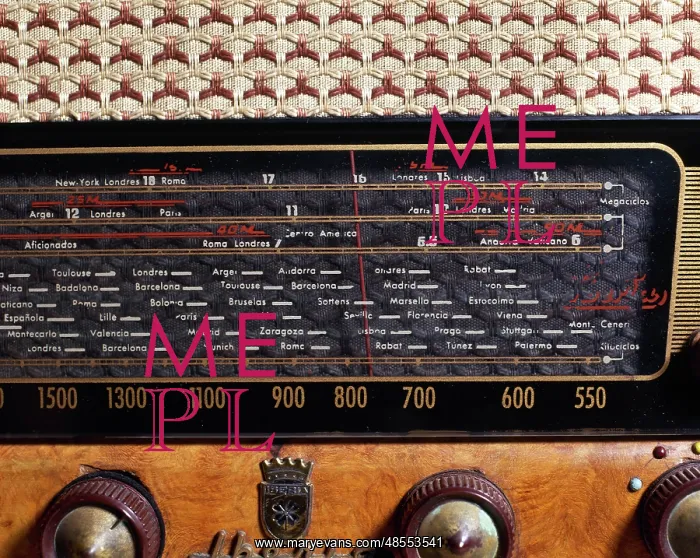  : Ancient radio receiver