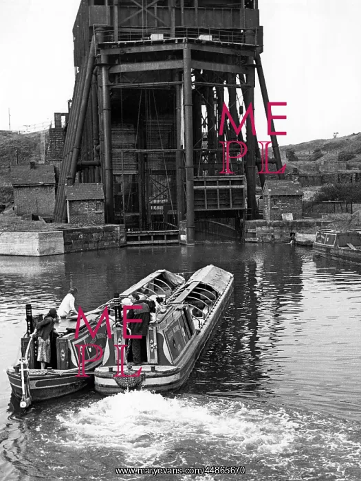 : ANDERTON BOAT LIFT : ANDERTON BOAT LIFT