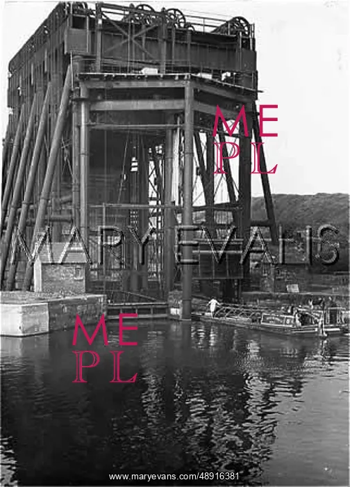 : ANDERTON BOAT LIFT : ANDERTON BOAT LIFT
