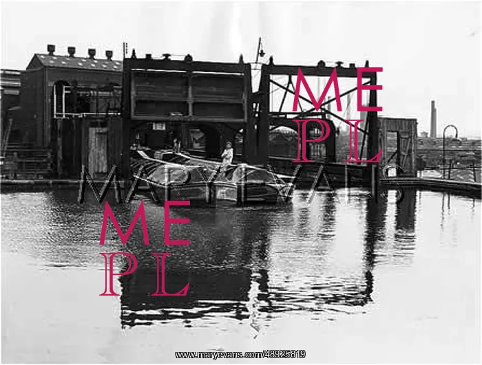 : ANDERTON BOAT LIFT : ANDERTON BOAT LIFT