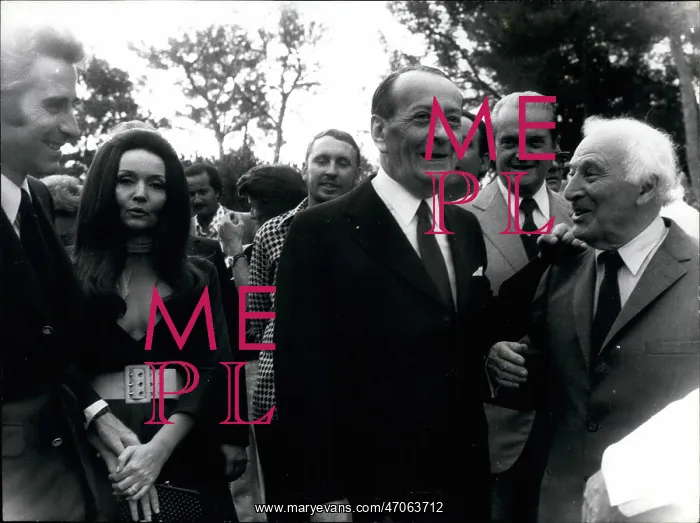: Andre Malraux at private viewing of exhibition : Andre Malraux at private viewing of exhibition