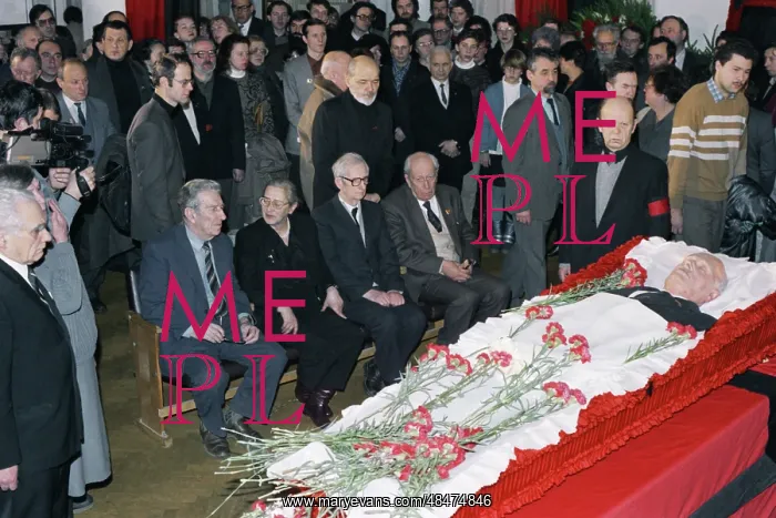 : Andrei Sakharov's funeral in Moscow : Andrei Sakharov's funeral in Moscow