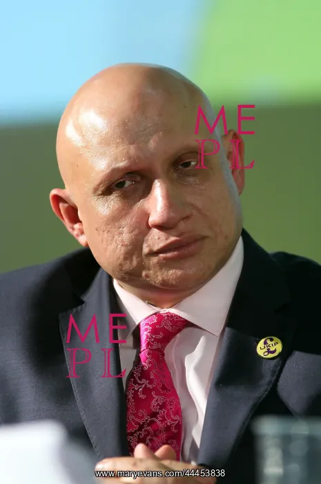 : Andrew Charalambous : Andrew Charalambous