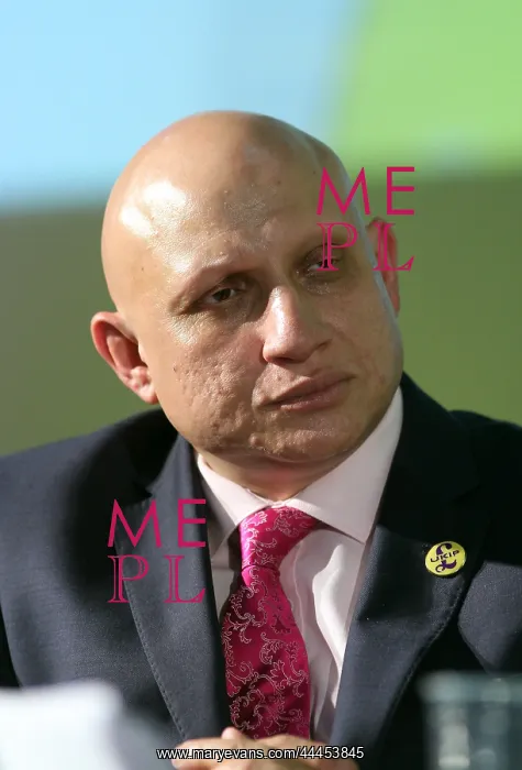 : Andrew Charalambous : Andrew Charalambous
