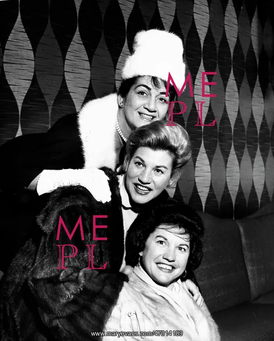 : The Andrew Sisters To Perform Talk of the Town : The Andrew Sisters To Perform Talk of the Town