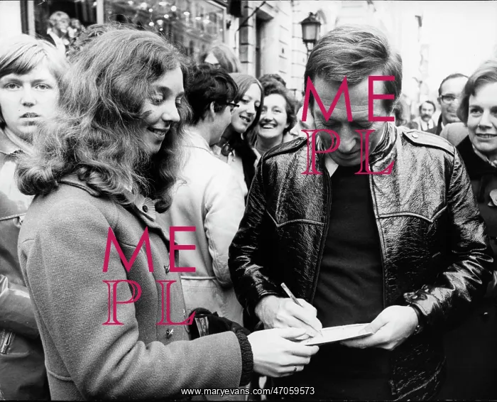 : Andy Williams, American singer, signing autographs, London : Andy Williams, American singer, signing autographs, London