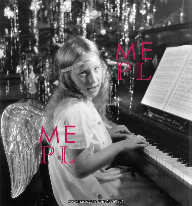 : Angel playing the piano : Angel playing the piano