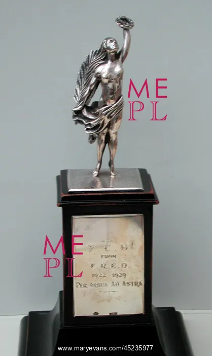 : Angel of Victory statue : Angel of Victory statue