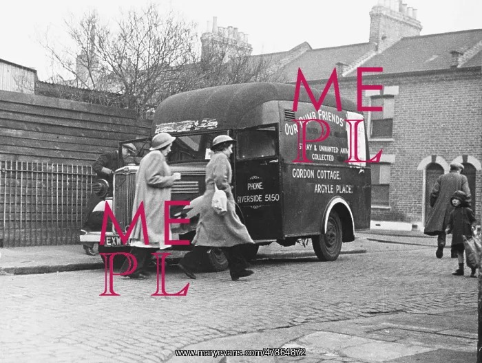  : Animal ambulance workers WWII