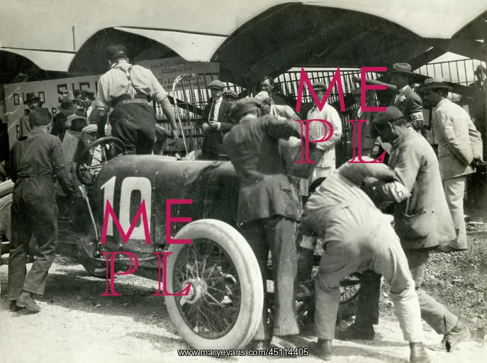 : Animated scene of Foresti pit stop with Itala - Brooklands : Animated scene of Foresti pit stop with Itala - Brooklands