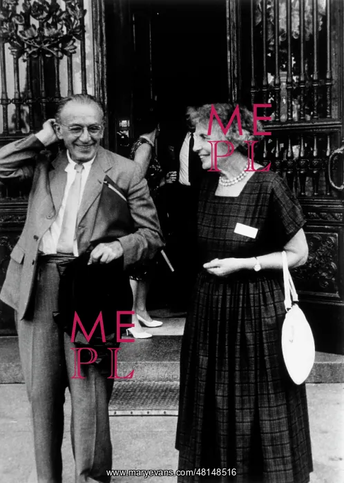 : ANNA FREUD WITH MAN / 171C : ANNA FREUD WITH MAN / 171C