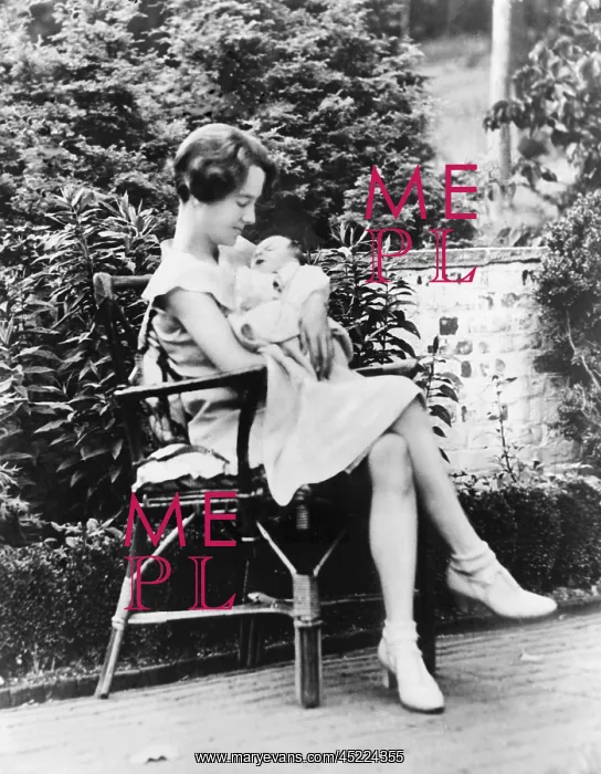 : Anne Morrow Lindbergh in 1930, holding her ? : Anne Morrow Lindbergh in 1930, holding her ?