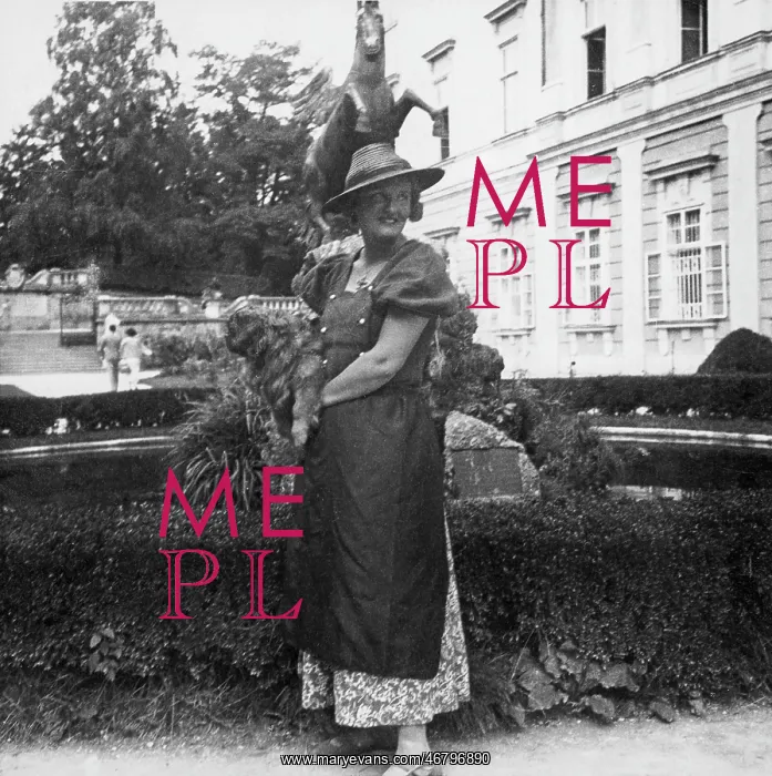 : Annemarie Hegener in Mirabell garden : Annemarie Hegener in Mirabell garden