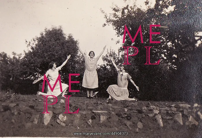 : That Ante Dem Feeling three pose outdoors : That Ante Dem Feeling three pose outdoors