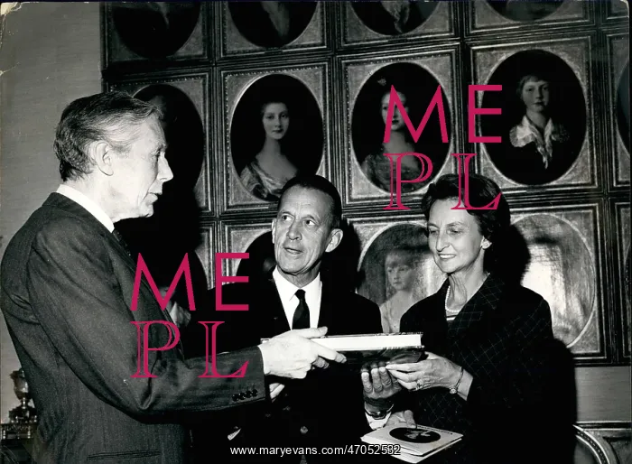 : Anthony Blunt and visitors, The Queen's Gallery : Anthony Blunt and visitors, The Queen's Gallery