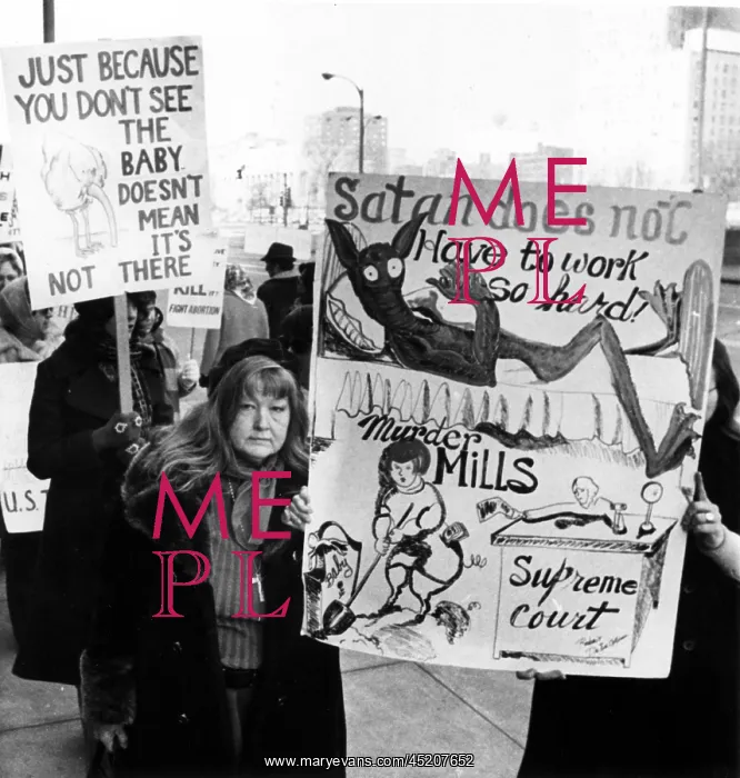  : Anti-abortion demonstrators march outside ?