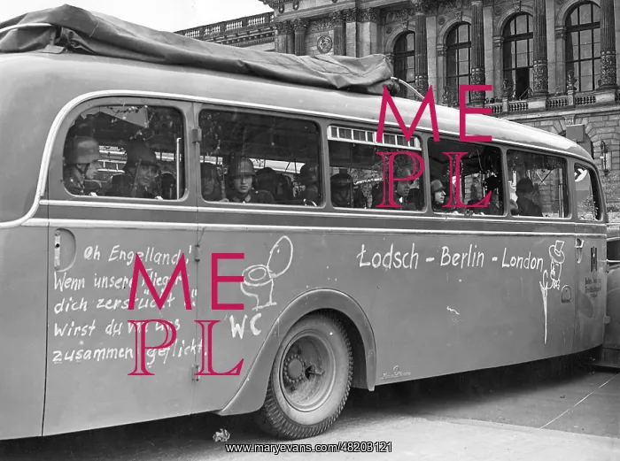 : Anti-British propaganda on an emergency first aid bus, 1940 : Anti-British propaganda on an emergency first aid bus, 1940