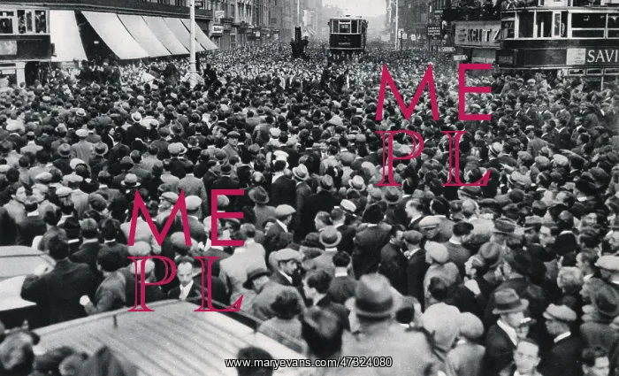: ANTI-FASCIST CROWD / 1936 : ANTI-FASCIST CROWD / 1936