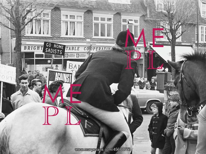 : ANTI-HUNTING DEMO : ANTI-HUNTING DEMO