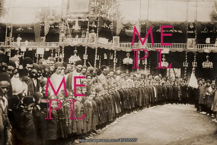 : Anti-royalist demonstration of uniformed ? : Anti-royalist demonstration of uniformed ?