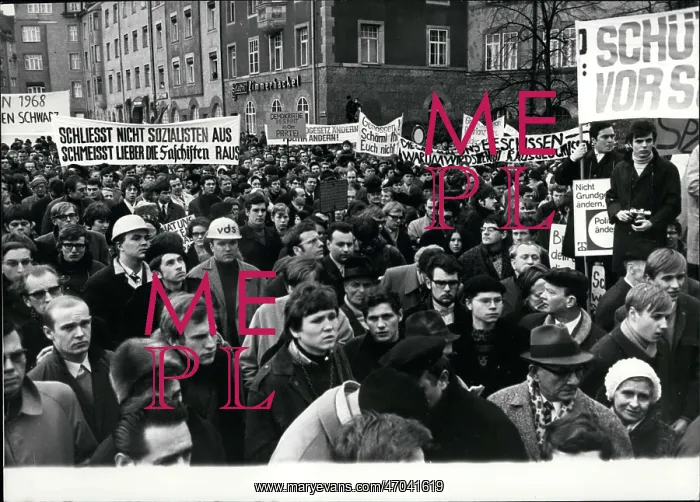 : Anti-Vietnam War protest, SPD convention, Nuremberg : Anti-Vietnam War protest, SPD convention, Nuremberg