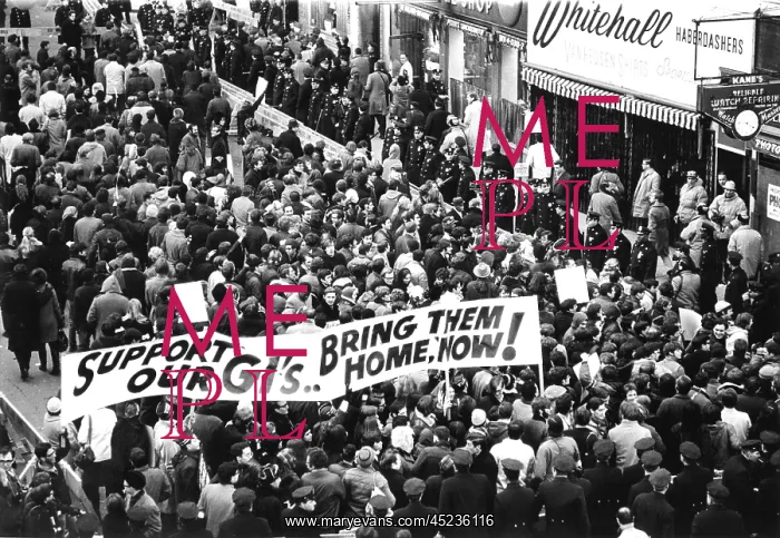 : Anti-war demonstrators outside an army induction ? : Anti-war demonstrators outside an army induction ?