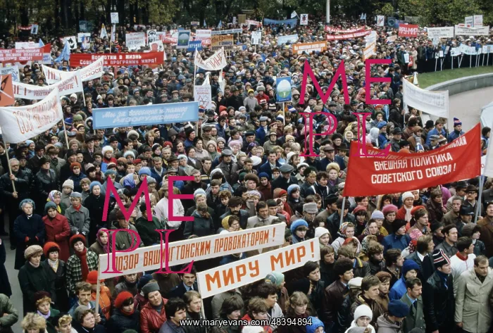 : Anti-war protest in Moscow, 1983 : Anti-war protest in Moscow, 1983