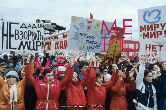: Anti-war protest in Moscow, 1983 : Anti-war protest in Moscow, 1983