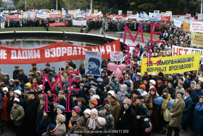 : Anti-war protest in Moscow, 1983 : Anti-war protest in Moscow, 1983
