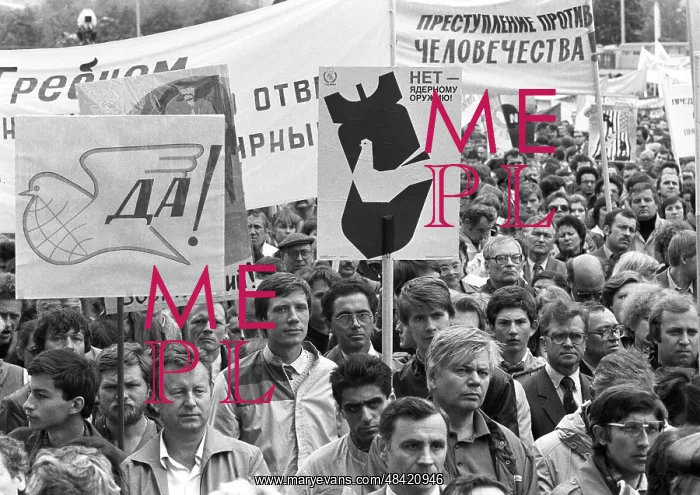 : Anti-war protest in Moscow, 1986 : Anti-war protest in Moscow, 1986