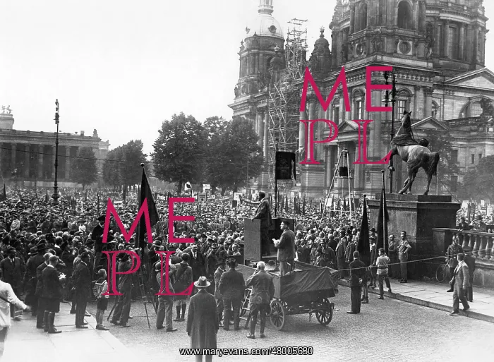 : Anti-war rally of the SPD in Berlin, 1930 : Anti-war rally of the SPD in Berlin, 1930