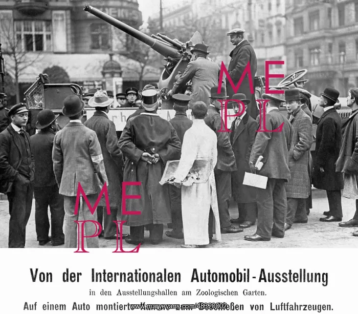: Antiaircraft gun at the IAA, 1911 : Antiaircraft gun at the IAA, 1911