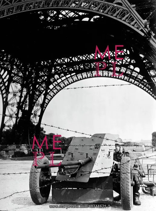 : Antitank gun - PAK in Paris, 1940 : Antitank gun - PAK in Paris, 1940
