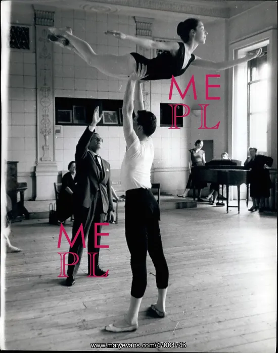 : Anton Dolin auditions dancers for corps de ballet, Coventry : Anton Dolin auditions dancers for corps de ballet, Coventry